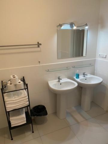 Large 3 Bedroom Family Apartment Close To The River Prag Dış mekan fotoğraf